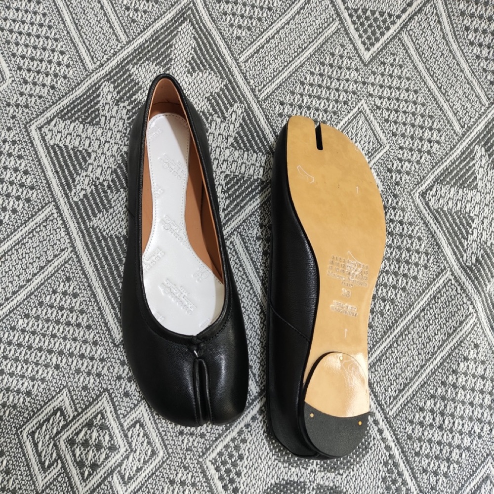 Black Split-Toe Ballet Flats - Picture 9 of 12